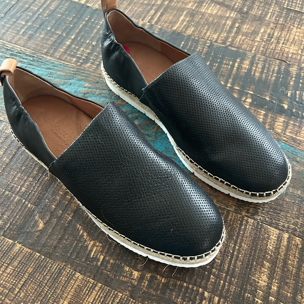 Kenneth Cole Black Leather Flats